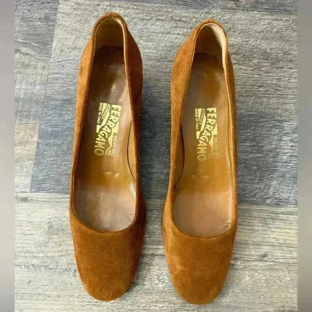 Vintage Salvatore Ferragamo Suede Kitten Heels Size 7 In Cognac - Picture 9 of 10